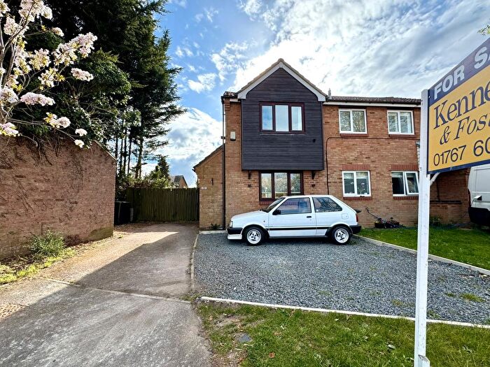 2 Bedroom End Terrace House For Sale In Orchard Close, Biggleswade, SG18