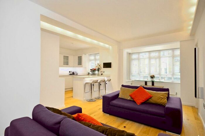 2 Bedroom Flat To Rent In Portsea Place, Hyde Park Estate, London, W2
