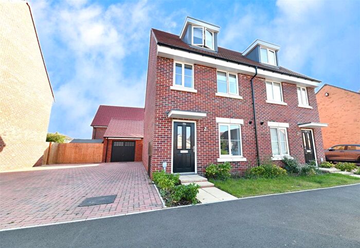 3 Bedroom Semi-Detached House For Sale In Aspen Gardens, Stotfold, Hitchin, SG5