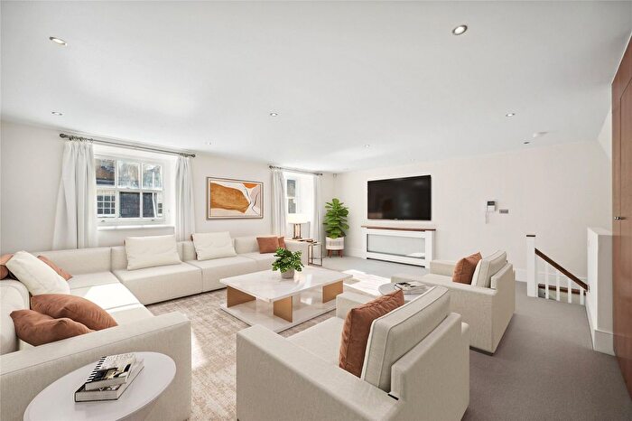 3 Bedroom Mews To Rent In Petersham Place, South Kensington, London, SW7