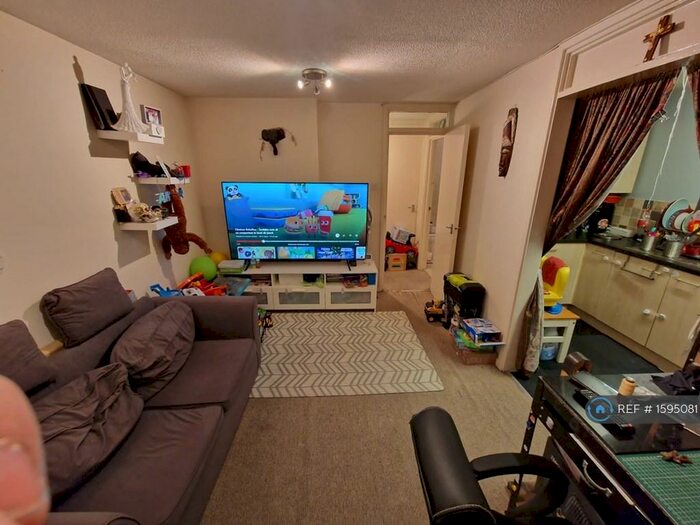 1 Bedroom Flat To Rent In Chedworth Close, Northampton, NN3
