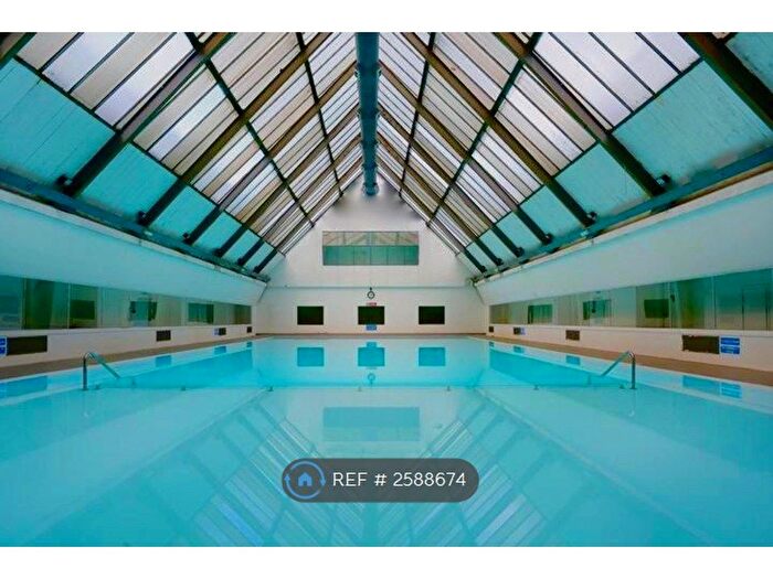 2 Bedroom Flat To Rent In Frobisher Place, London, SE15