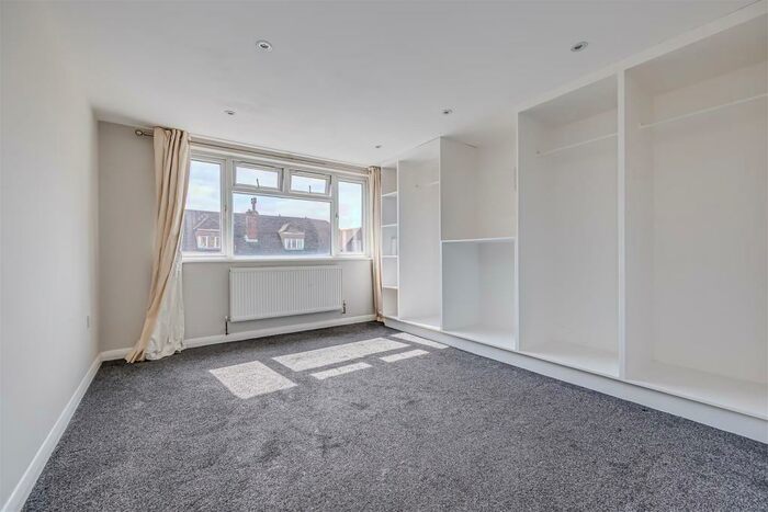 3 Bedroom Apartment To Rent In High Street, Banstead, SM7