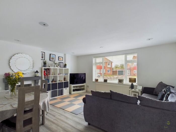 3 Bedroom Semi Detached House To Rent In Epsom Close, Bexleyheath, Kent, DA7