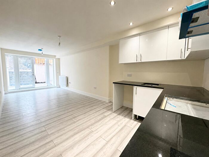 2 Bedroom Apartment To Rent In Crouch Hill, London, N8
