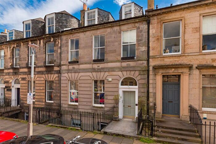 2 Bedroom Apartment For Sale In Albany Street, Edinburgh, EH1