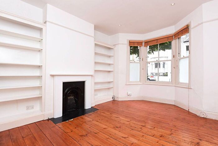 2 Bedroom Flat To Rent In Mallinson Road, Between The Commons, London, SW11