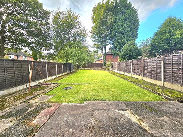 1 Bedroom Flat To Rent In Elsmore Road, Followfield, Manchester, M14