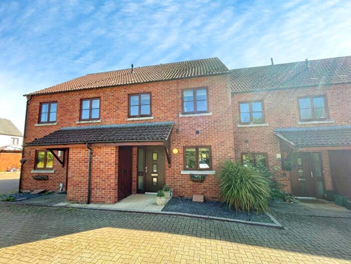 3 Bedroom Terraced House For Sale In Highpath Mews, Basingstoke, RG24