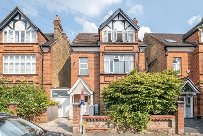 1 Bedroom Flat To Rent In Coleshill Road, Teddington, TW11