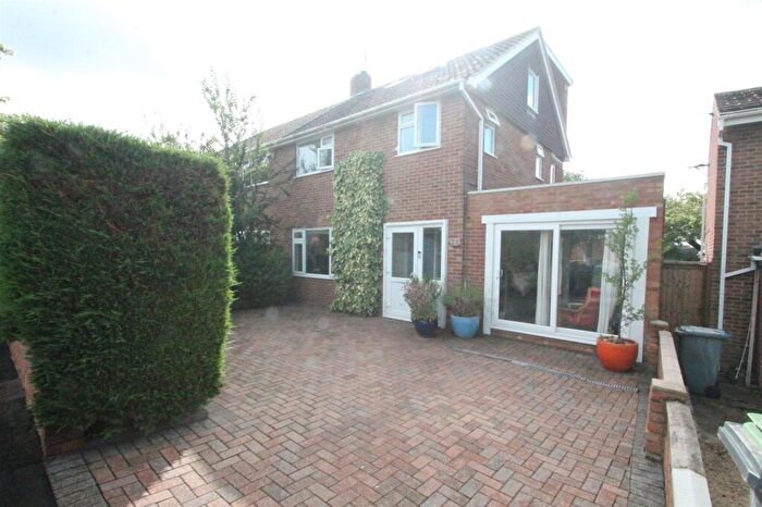 4 Bedroom Semi Detached House To Rent In Haylands Way, Bedford, MK41