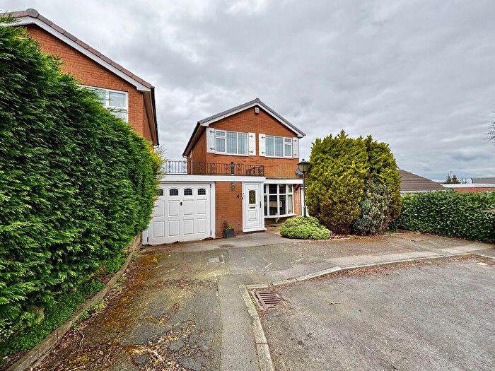 3 Bedroom Detached House For Sale In Arlen Drive, Great Barr, Birmingham, B43
