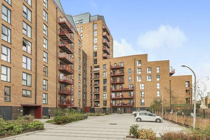 2 Bedroom Flat To Rent In Greenwich High Road, London, SE10