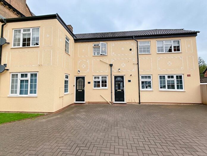 2 Bedroom Maisonette For Sale In North Bridge Street, Shefford, SG17