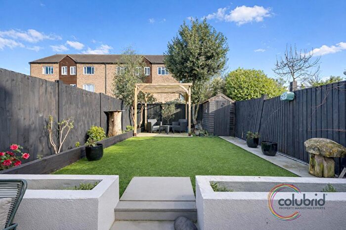 1 Bedroom Maisonette For Sale In Victoria Road, Stanford-Le-Hope, SS17