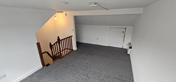 6 Bedroom Semi-Detached House To Rent In Union Street, Luton, LU1