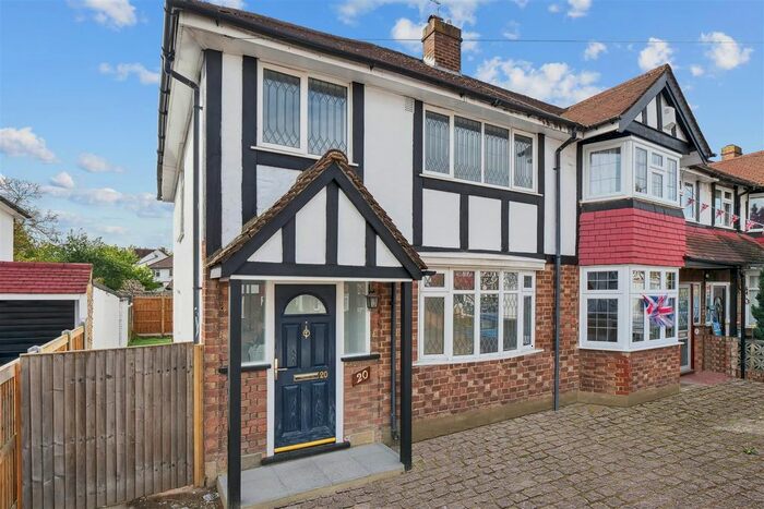 3 Bedroom End Of Terrace House To Rent In Chestnut Close, Carshalton, SM5