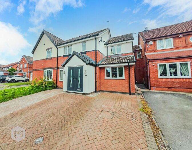 4 Bedroom Semi-Detached House For Sale In Firfield Grove, Worsley, M28