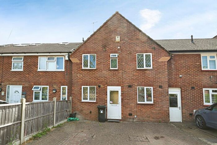 3 Bedroom Terraced House For Sale In Falcon Avenue, Shinfield, Wokingham, RG2