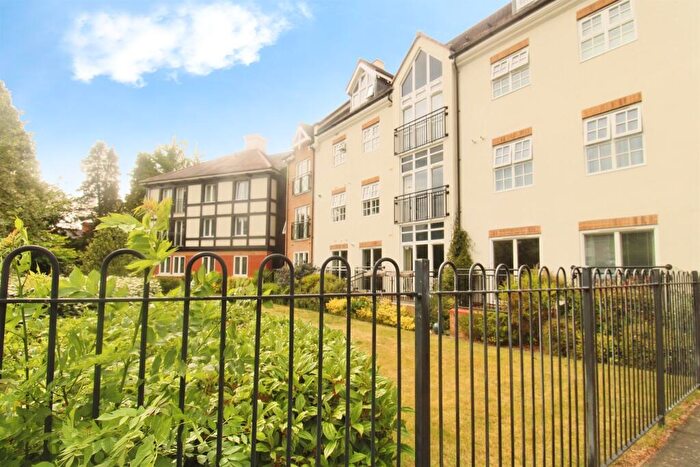 2 Bedroom Flat For Sale In Honeywell Close, Oadby, Leicester, LE2