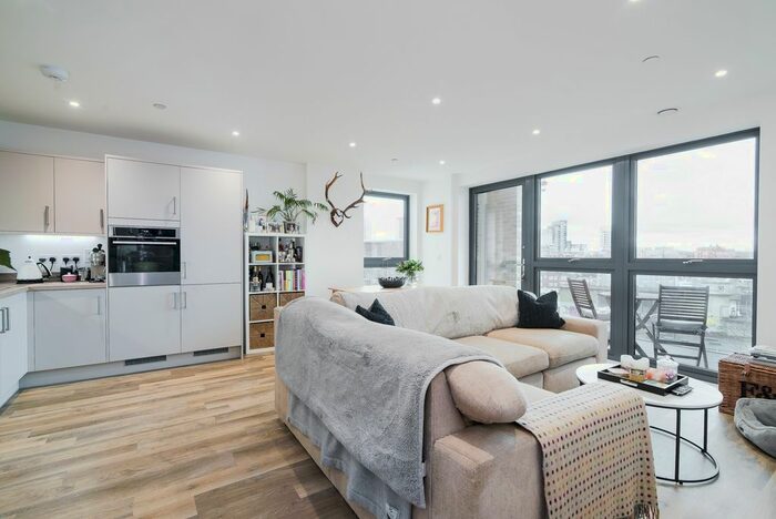 2 Bedroom Flat To Rent In Osiers Road, Osiers House, Wandsworth, SW18