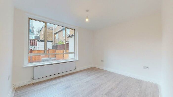4 Bedroom Semi-Detached House To Rent In Tarbert Walk, Shadwell, E1