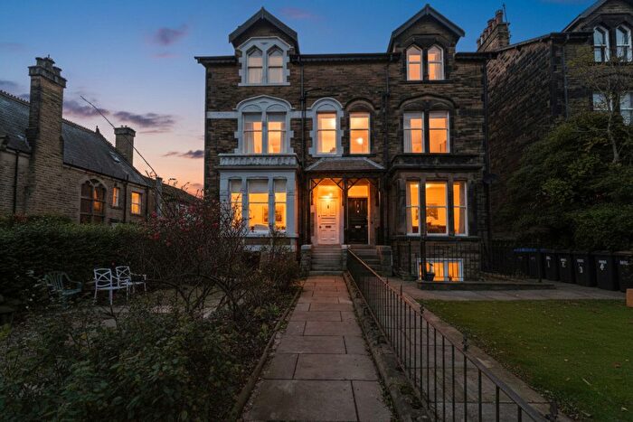 6 Bedroom Semi Detached House For Sale In Kings Road, Harrogate, HG1