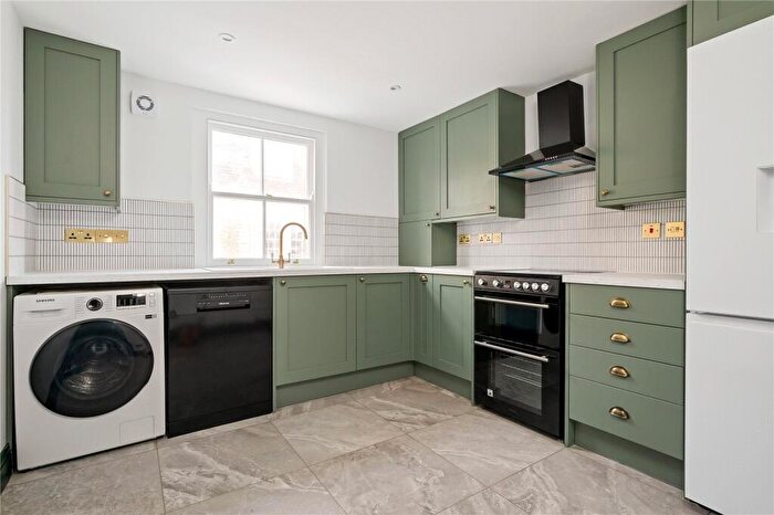 2 Bedroom Apartment To Rent In Exmouth Market, London, EC1R