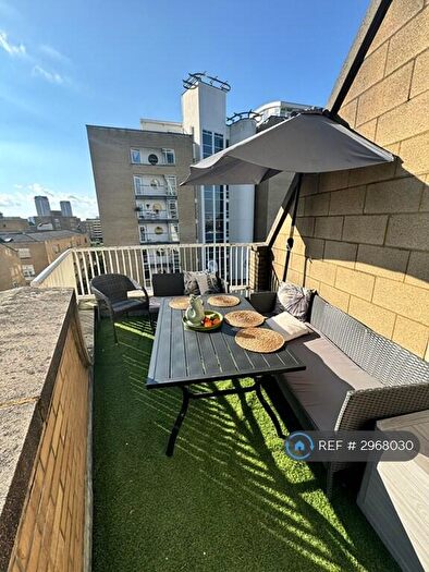 3 Bedroom Flat To Rent In Cascades Tower, London, E14