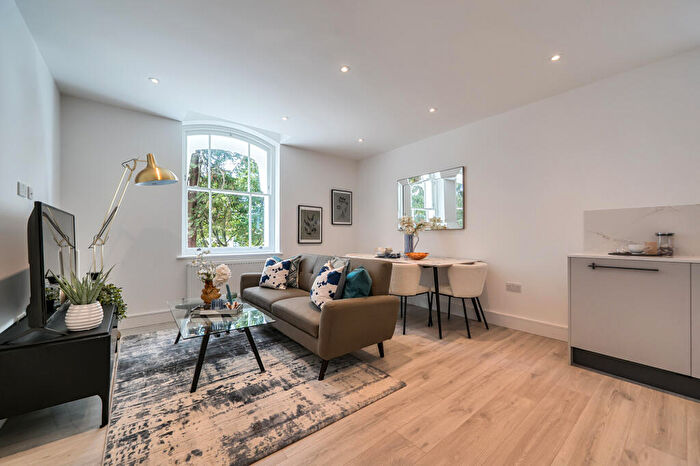 2 Bedroom Character Property For Sale In Woodside Avenue, Woodside Park, N12