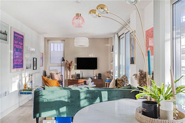 2 Bedroom Apartment For Sale In Roseberry Place, London, E8