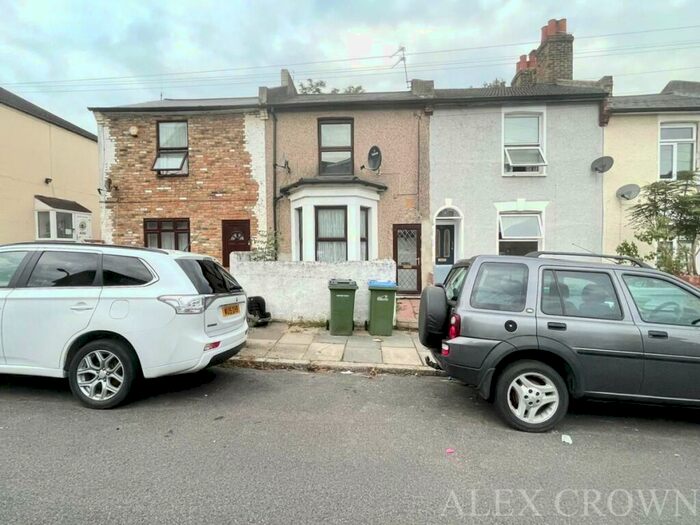 4 Bedroom Terraced House To Rent In Whitworth Road, Woolwich, SE18