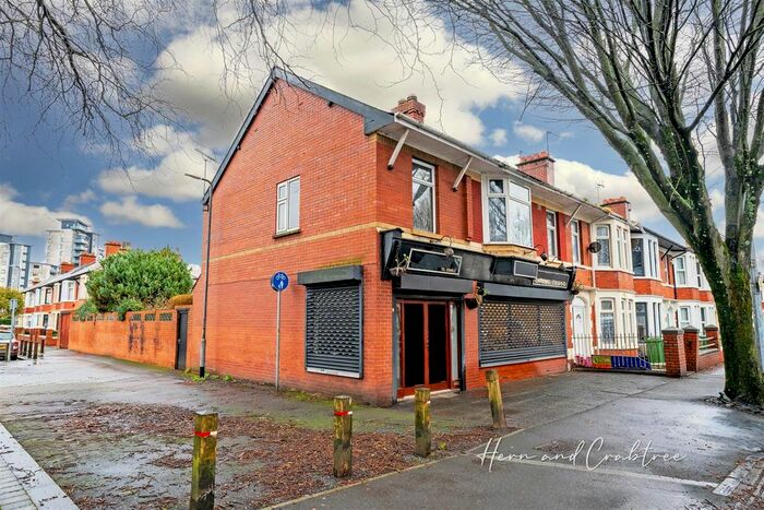 3 Bedroom End Of Terrace House For Sale In Corporation Road, Grangetown, Cardiff, CF11