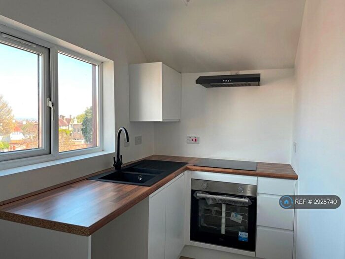 1 Bedroom Flat To Rent In Lovell Court, Eastbourne, BN21