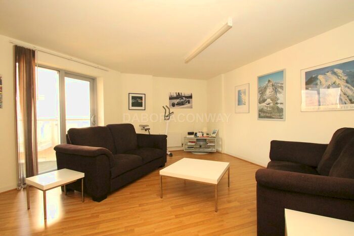 2 Bedroom Flat To Rent In Queen Mary Avenue, South Woodford, E18