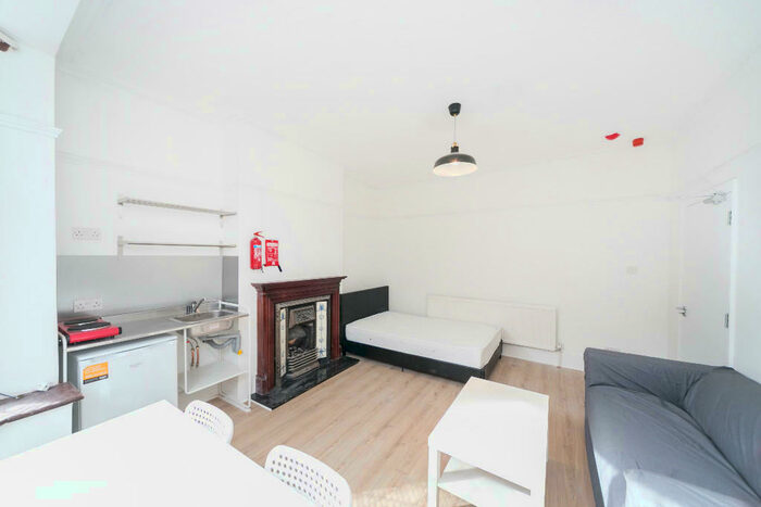 Studio To Rent In Ravensbourne Park, London, SE6