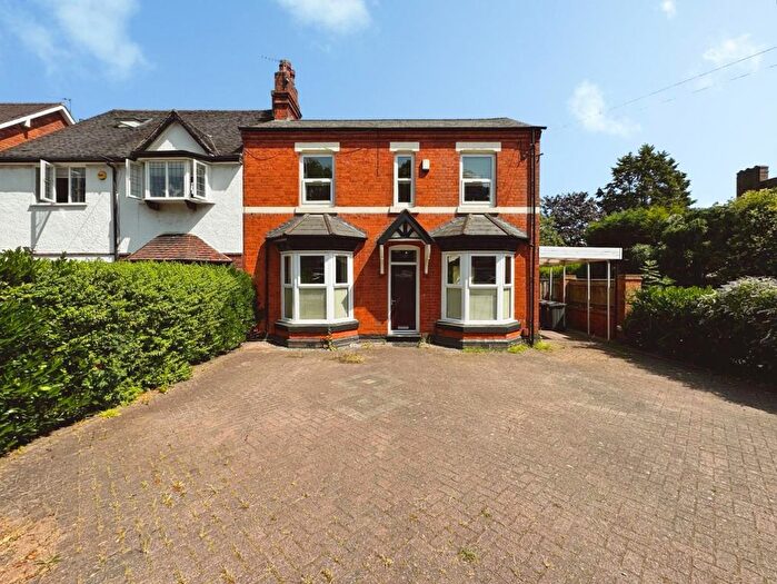 3 Bedroom Semi Detached House For Sale In Walmley Road, Sutton Coldfield, B76