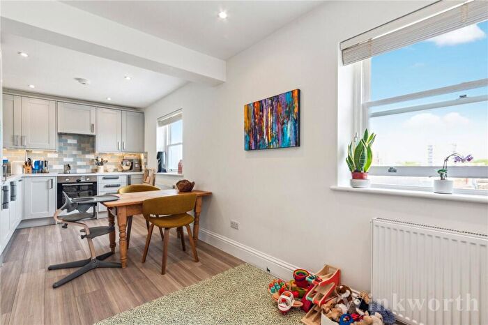 2 Bedroom Apartment To Rent In New Cross Road, London, SE14