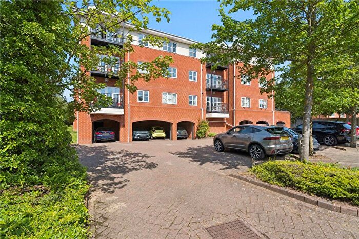 2 Bedroom Apartment For Sale In Deyncourt Gardens, Upminster, RM14