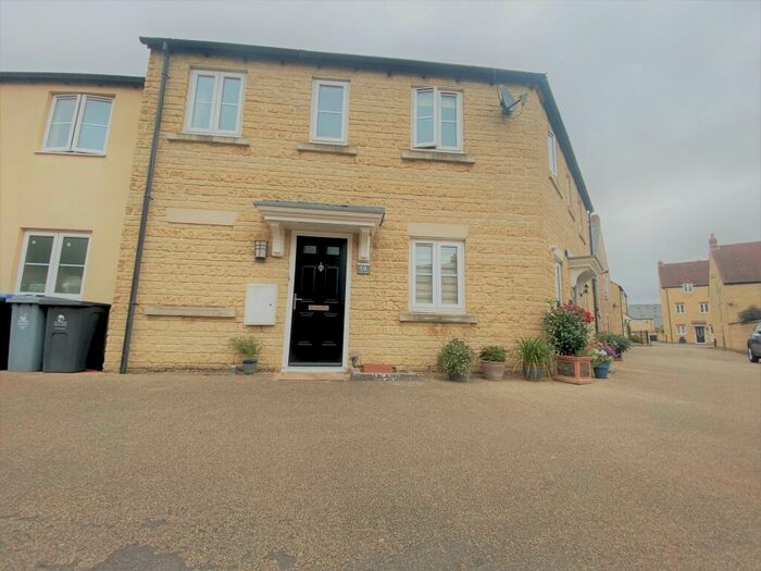 2 Bedroom Maisonette To Rent In Beech Lane, Carterton, OX18