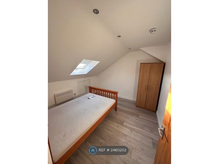 3 Bedroom Flat To Rent In Hibbert Street, Luton, LU1