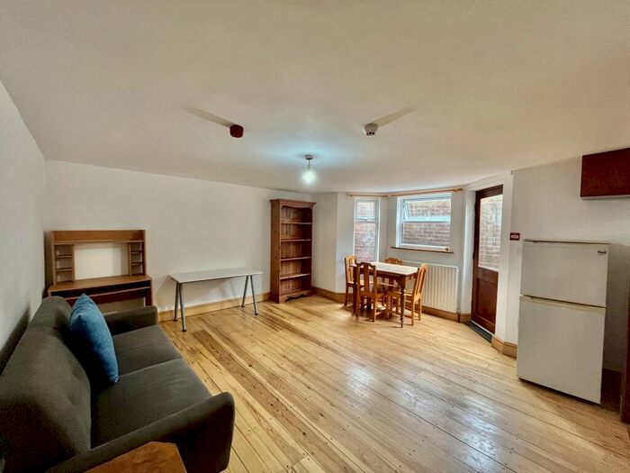 1 Bedroom Flat To Rent In HIlls Road, Cambridge, CB2