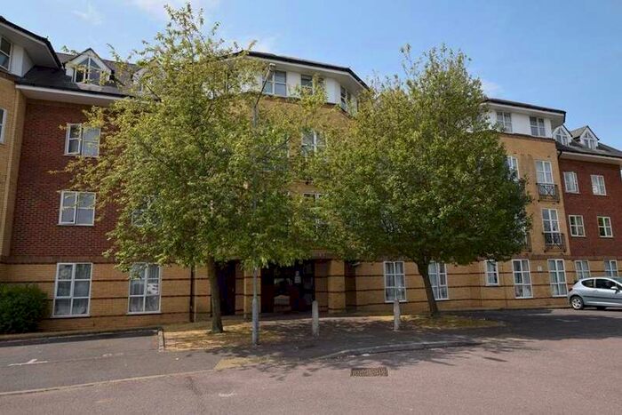 2 Bedroom Apartment To Rent In Dexter Close St Albans, AL1