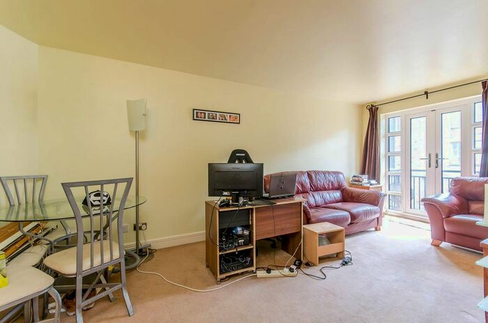 2 Bedroom Flat To Rent In Equity Square, Shoreditch, London, E2