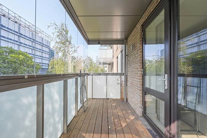1 Bedroom Flat For Sale In Deauville Close, , Canary Wharf, London, E14