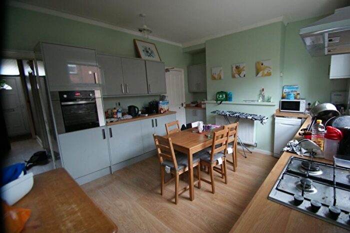 6 Bedroom Property To Rent In Ash Road, Headingley, Leeds, LS6