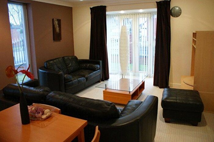 2 Bedroom Flat To Rent In Dovedale Road, Mossley Hill, Liverpool, Merseyside, L18