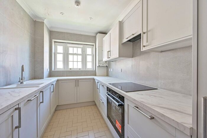 2 Bedroom Flat To Rent In Wimbledon Park Side, Wimbledon Common, London, SW19