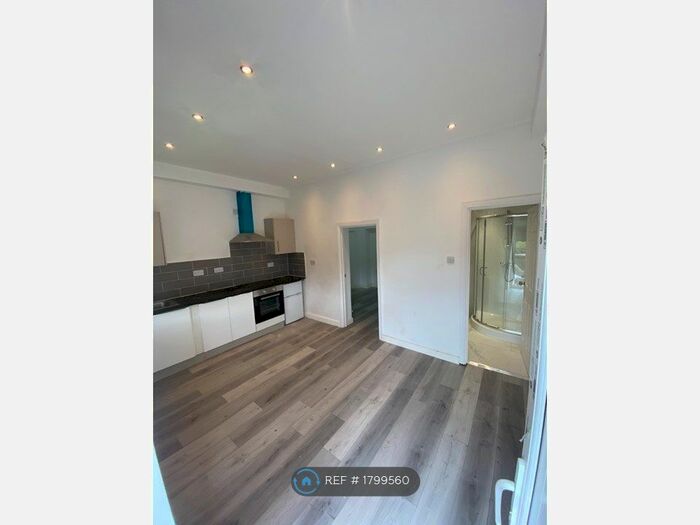 1 Bedroom Flat To Rent In Lower Broughton Road, Salford, M7