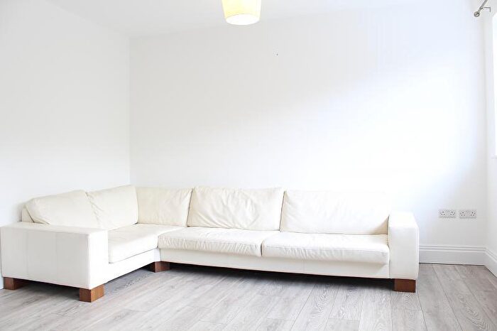 2 Bedroom Flat To Rent In Central Parade, New Addington, Croydon, CR0
